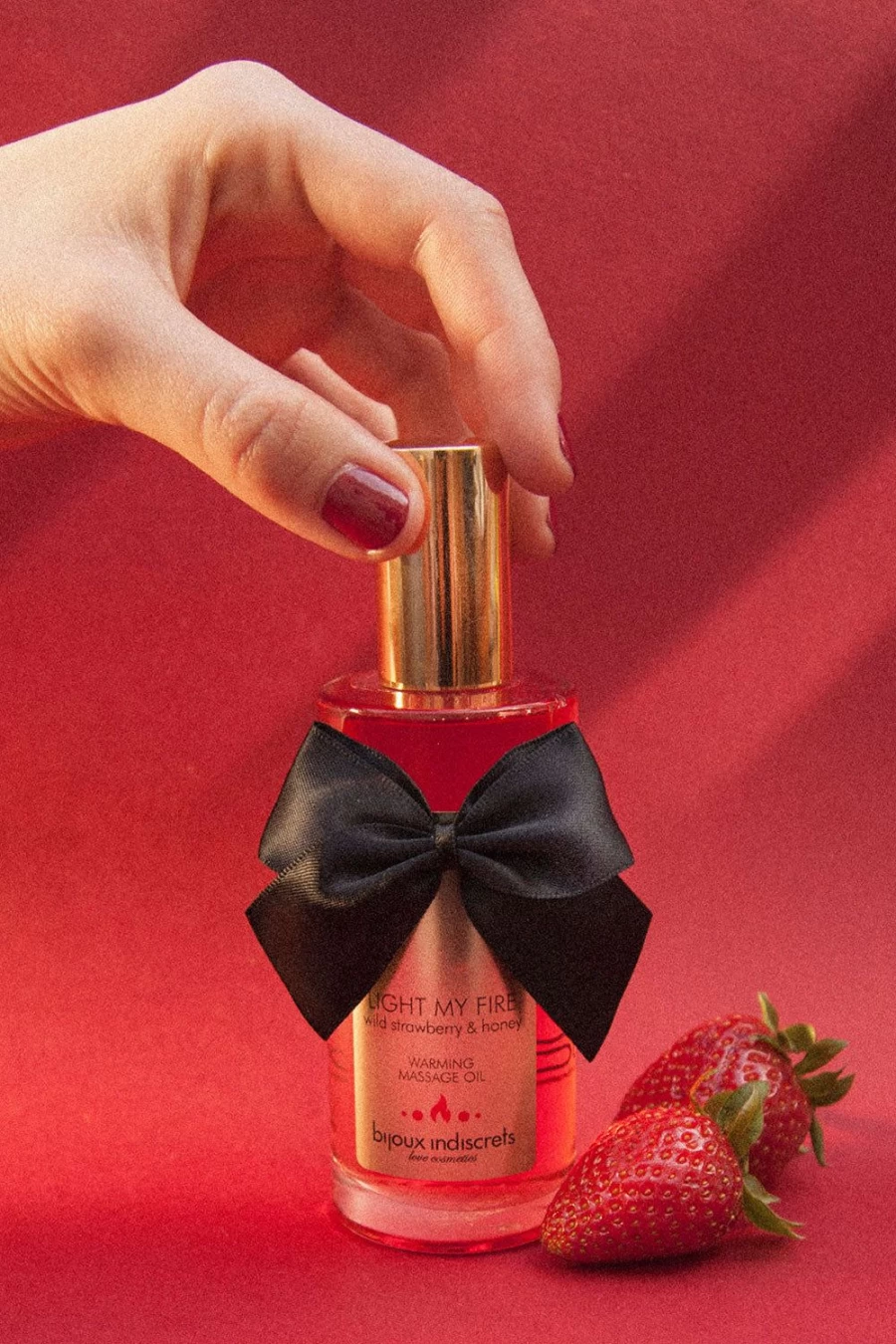 Bijoux Indiscrets Warming Strawberry Massage Oil for Relaxation & Sensual Aromatherapy