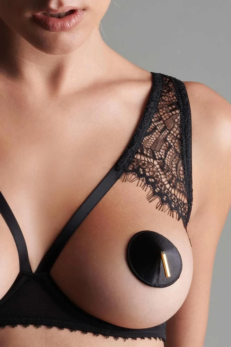 Maison Close Accroche Coeur Open Wired Bra in Black - Lace Lingerie & Seductive Design