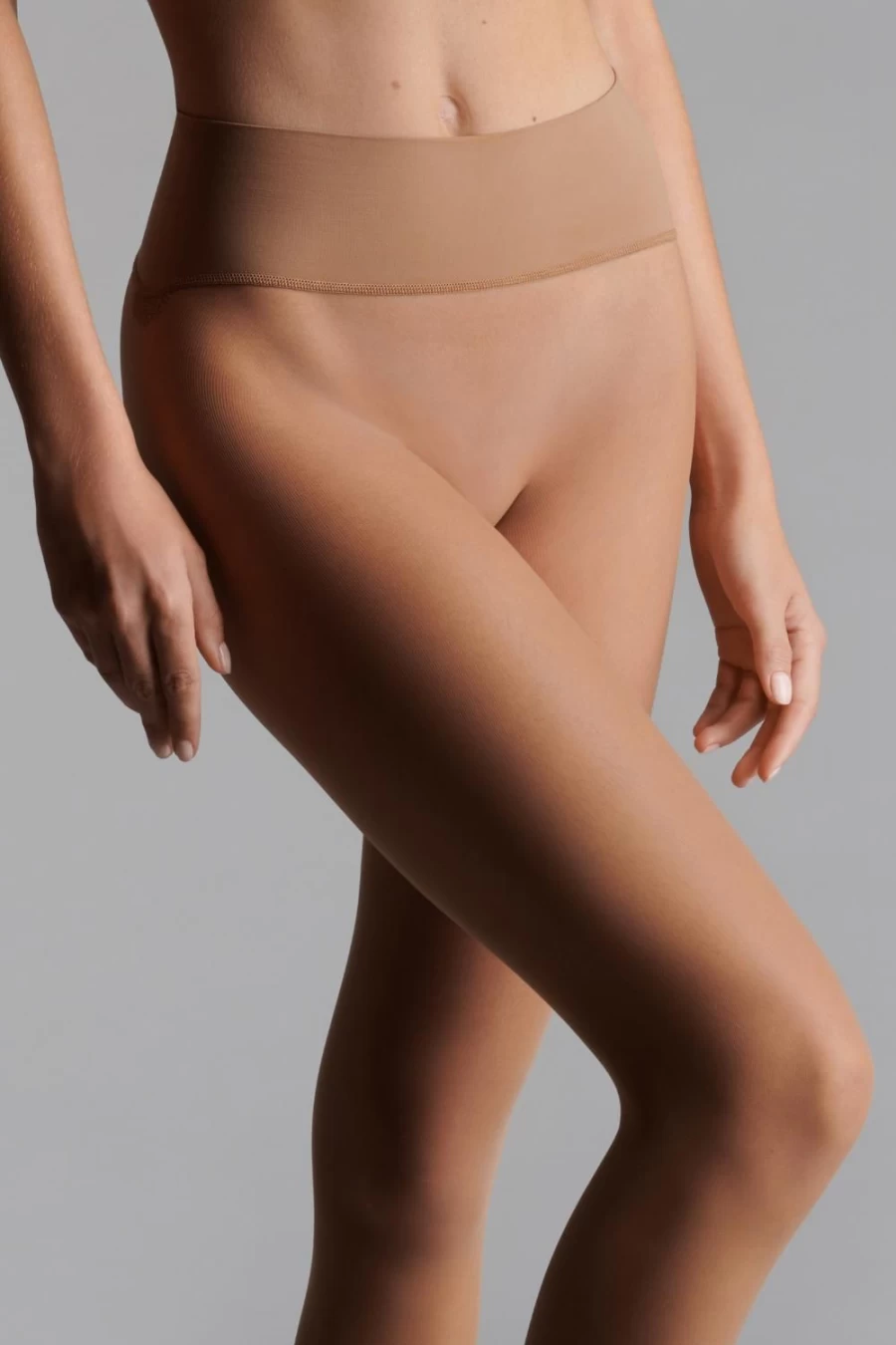 Maison Close Signature Seamless 20 Denier Tights in Medium Nude