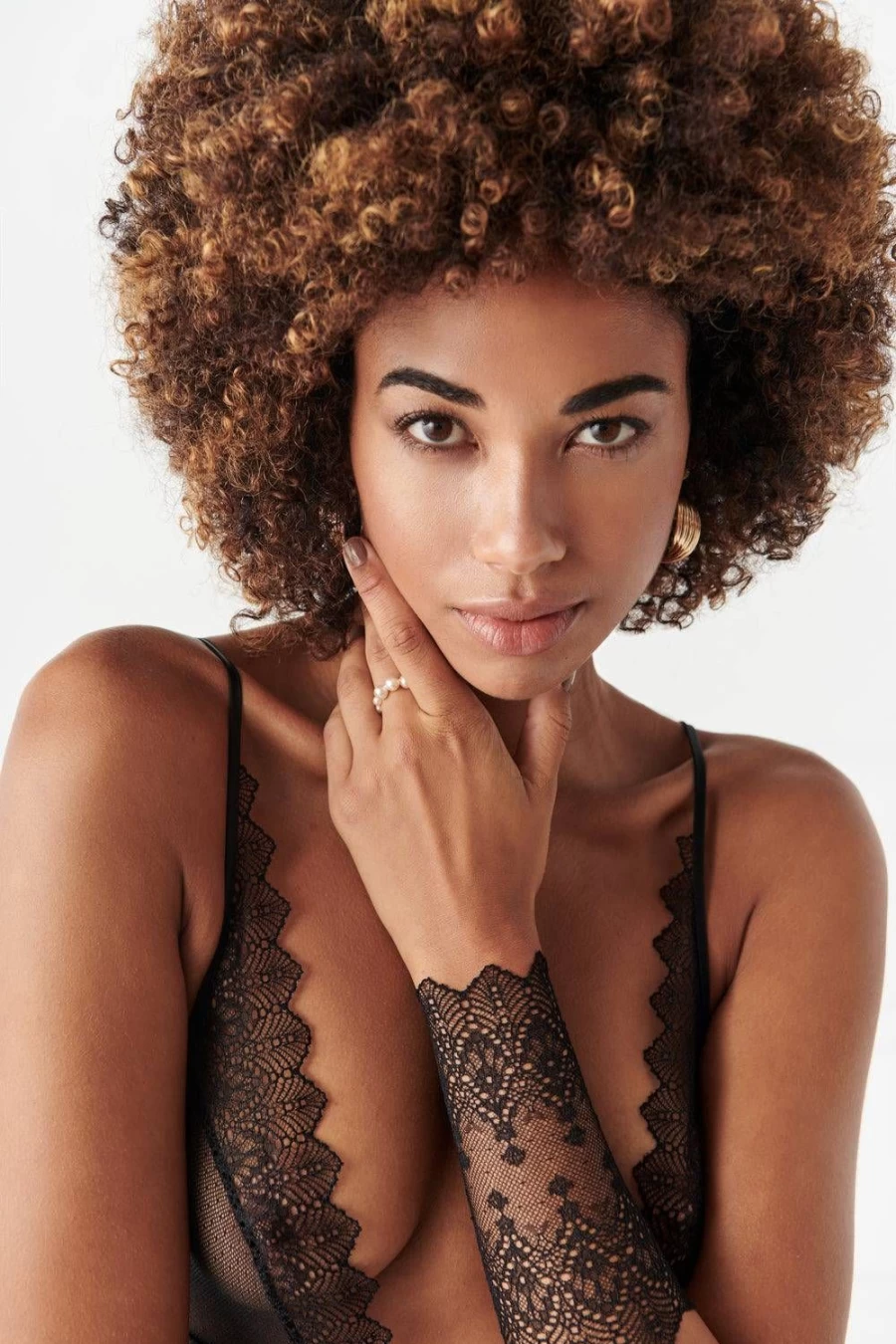 Bracli Geneva Pearl Gloves - Elegant Pearl-Embellished Women's Fashion Gloves for Luxury & Style